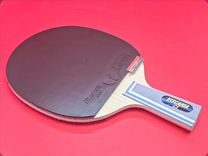 Viscaria CS penhold blade with Butterfly Glayzer 09C on the black face and XIOM Vega Europe DF on the red